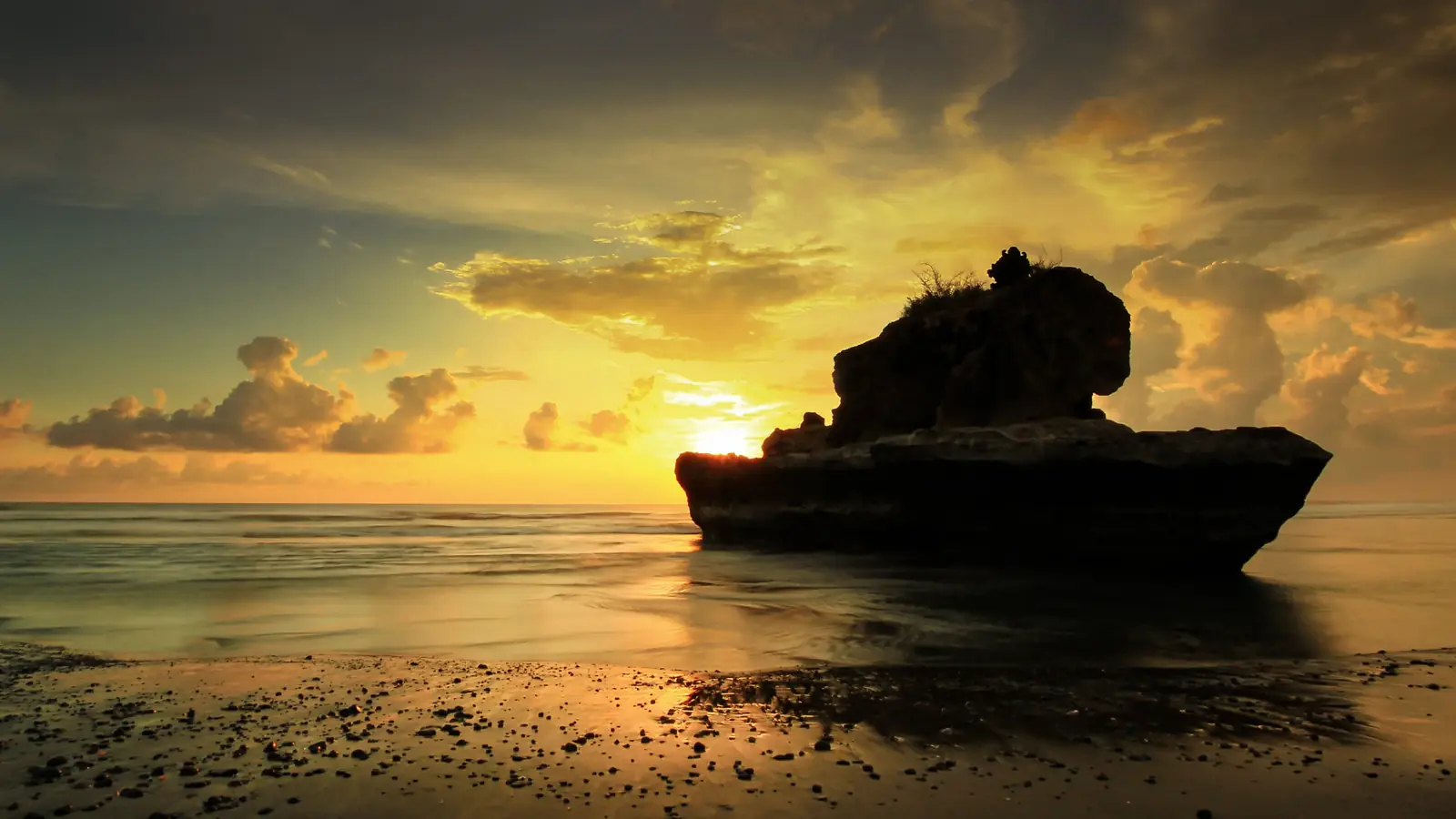 Sunset shoreline in Bali